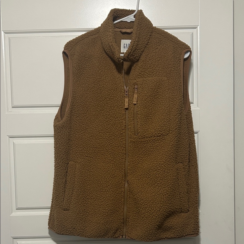 Gap Men’s Brown Sherpa Fleece Vest